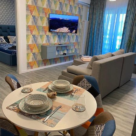 Elysse Sunrise Apartment Mamaia Exterior foto