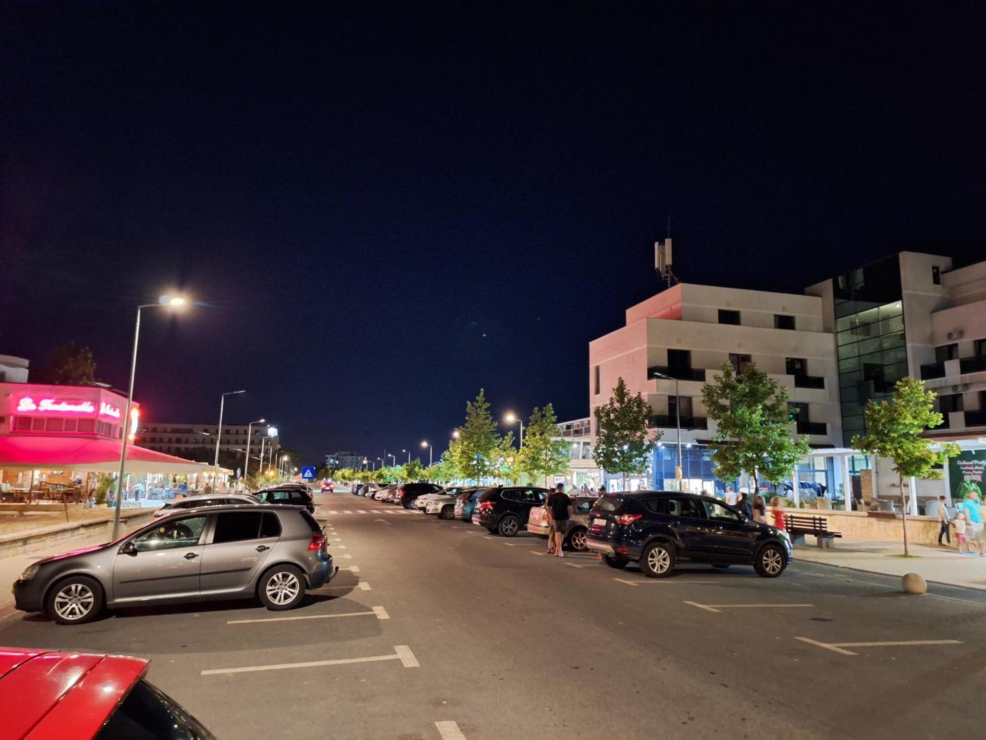 Elysse Sunrise Apartment Mamaia Exterior foto