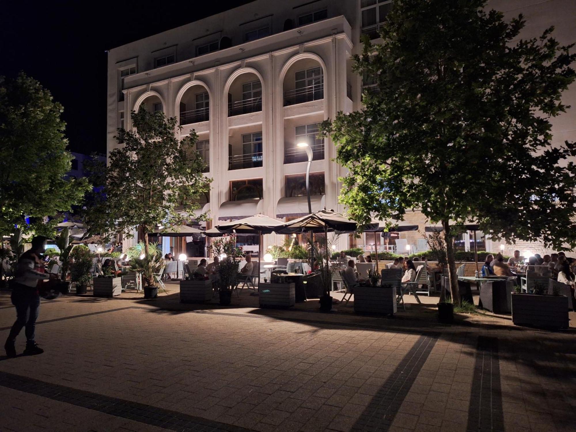 Elysse Sunrise Apartment Mamaia Exterior foto
